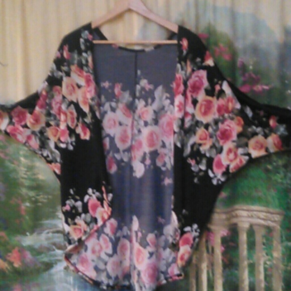 H&M Jackets & Blazers - Women's Rose Floral Size 2X Shrug